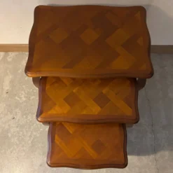 Table gigogne en merisier style Louis XV