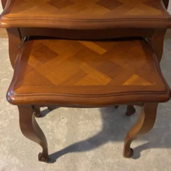 Table gigogne en merisier style Louis XV