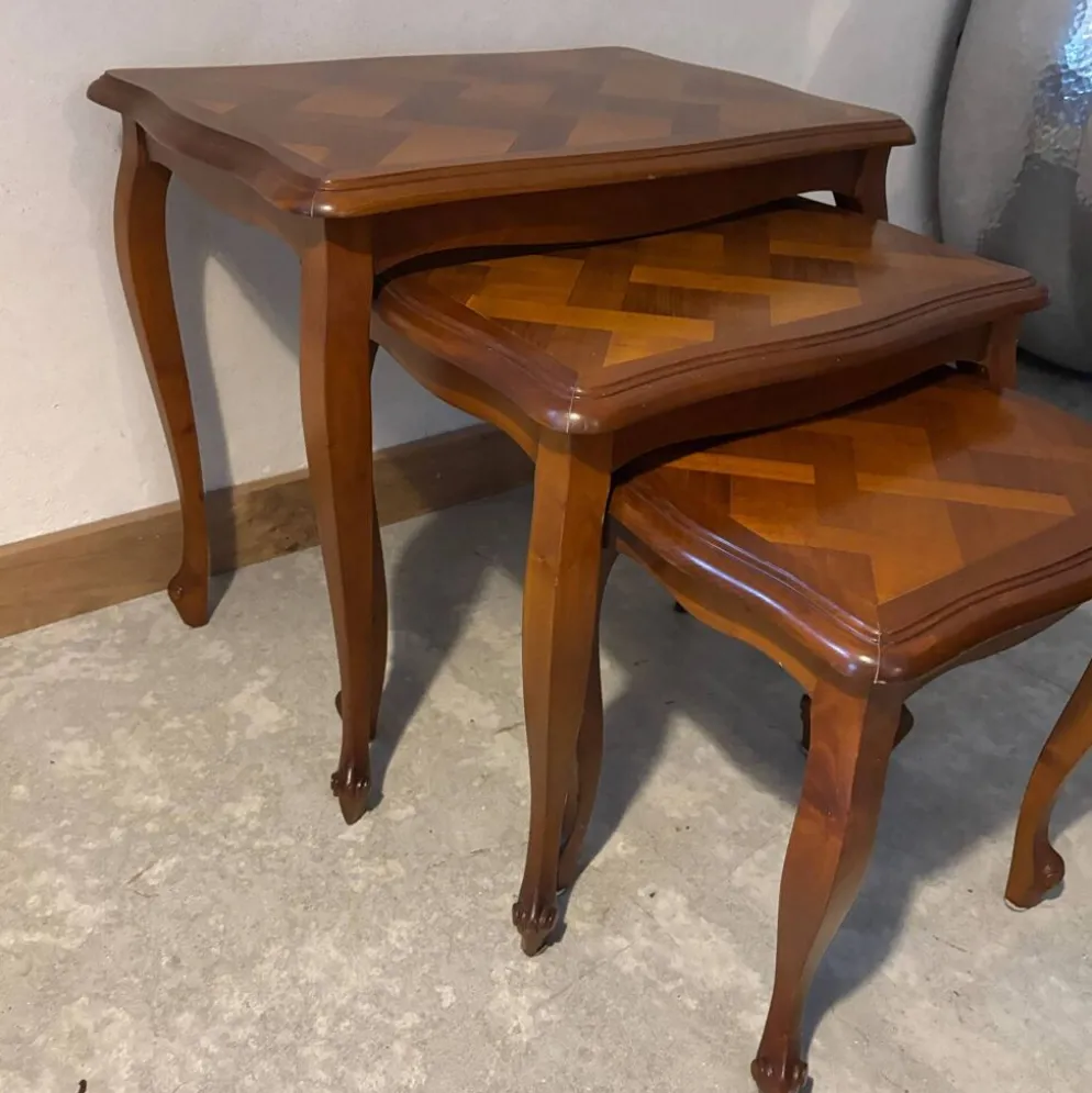 Table gigogne en merisier style Louis XV