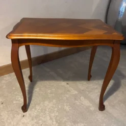 Table gigogne en merisier style Louis XV