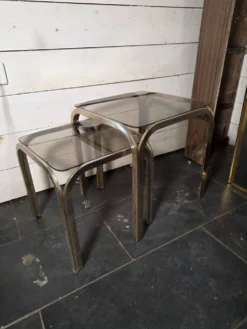 Table gigogne en métal doré des années 70