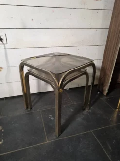 Table gigogne en métal doré des années 70