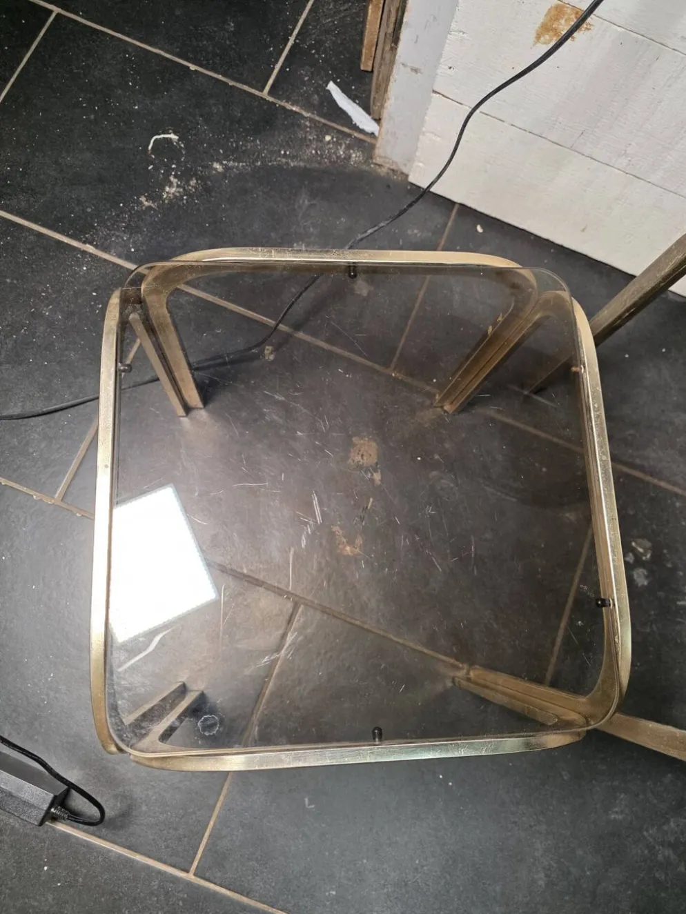 Table gigogne en métal doré des années 70