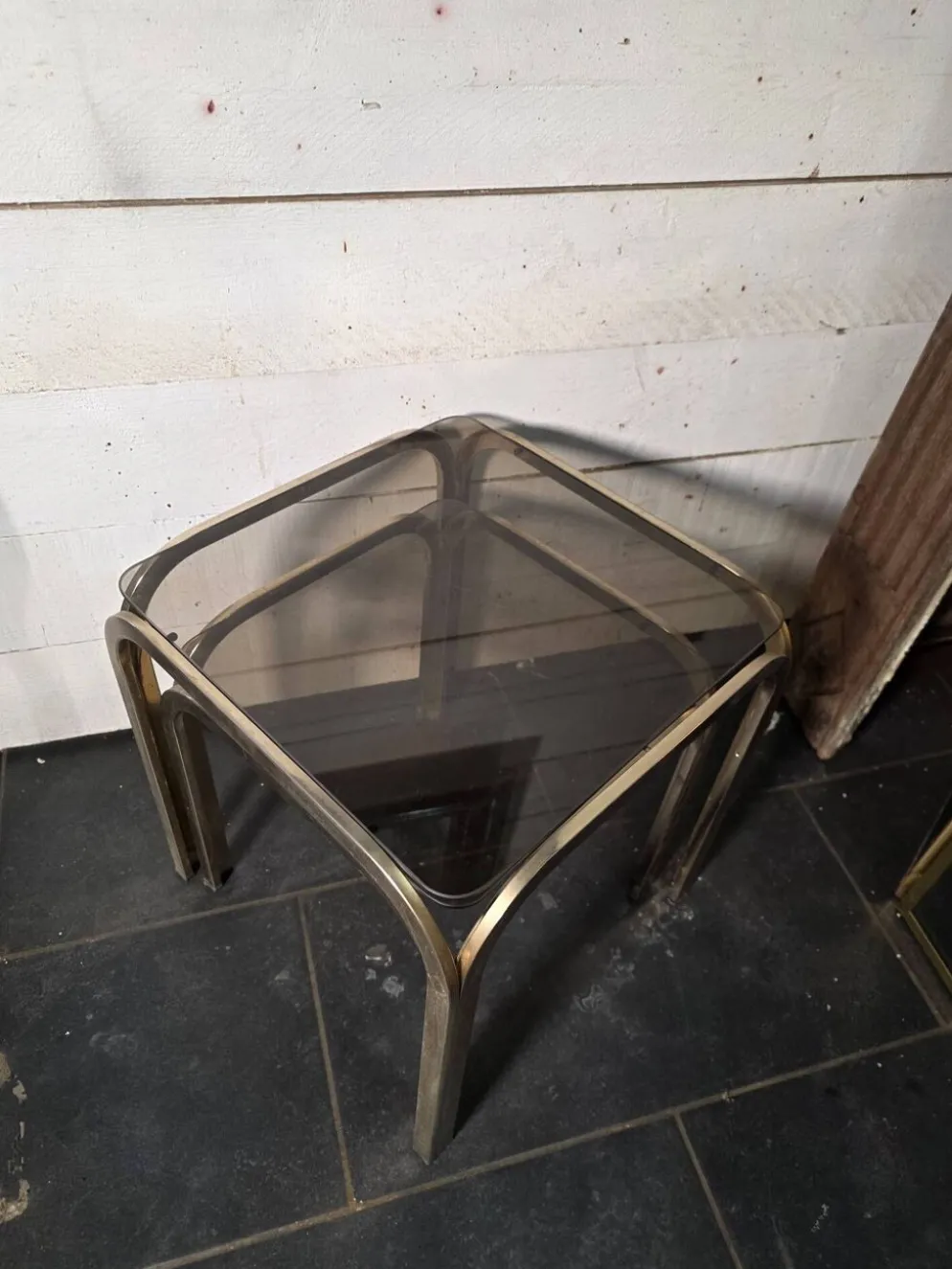 Table gigogne en métal doré des années 70