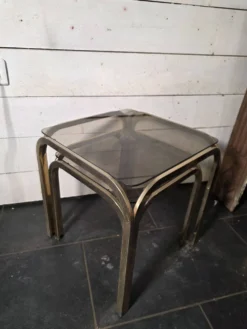 Table gigogne en métal doré des années 70