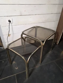 Table gigogne en métal doré des années 70