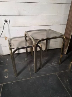 Table gigogne en métal doré des années 70
