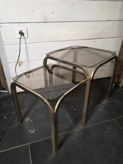 Table gigogne en métal doré des années 70