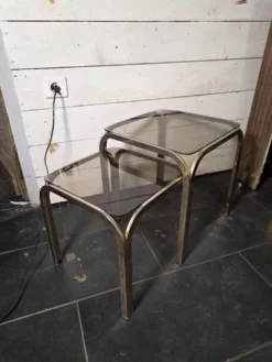 Table gigogne en métal doré des années 70