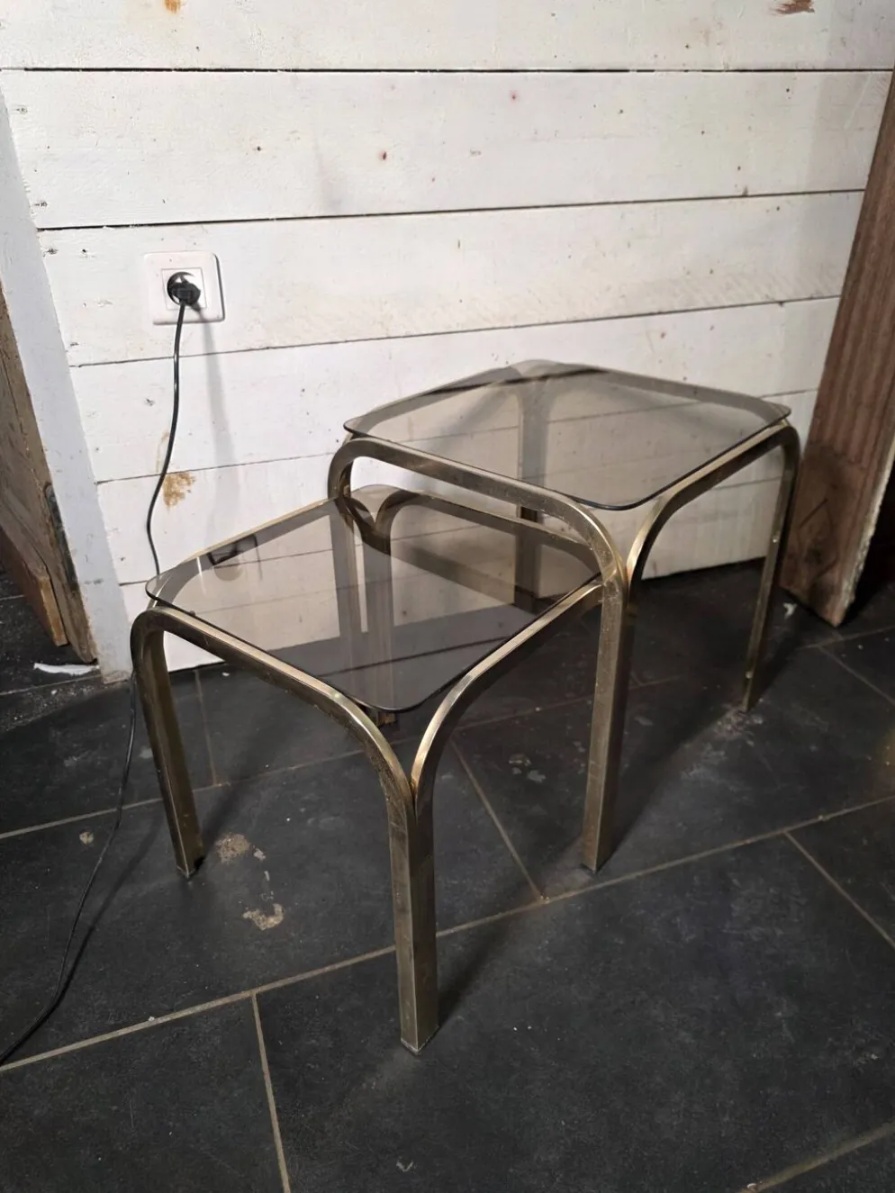 Table gigogne en métal doré des années 70