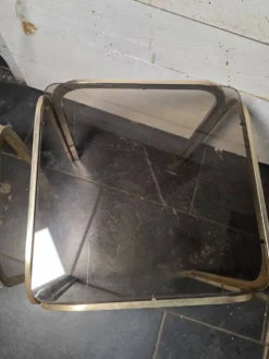 Table gigogne en métal doré des années 70