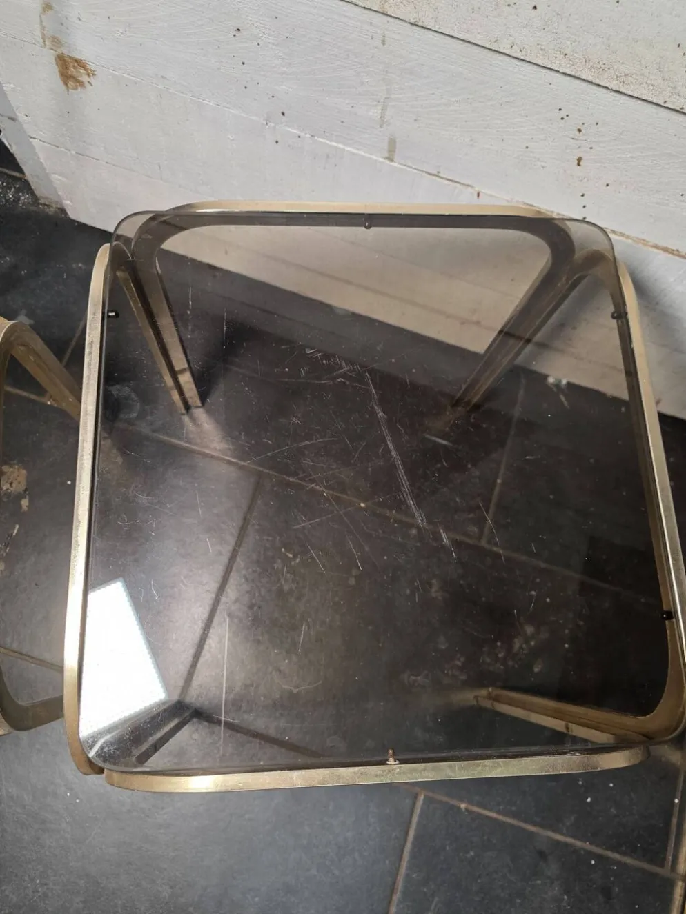 Table gigogne en métal doré des années 70