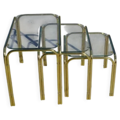 Table gigogne en métal doré et verre