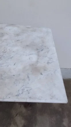 Table guéridon de bistrot en marbre et pattes de lions en fonte