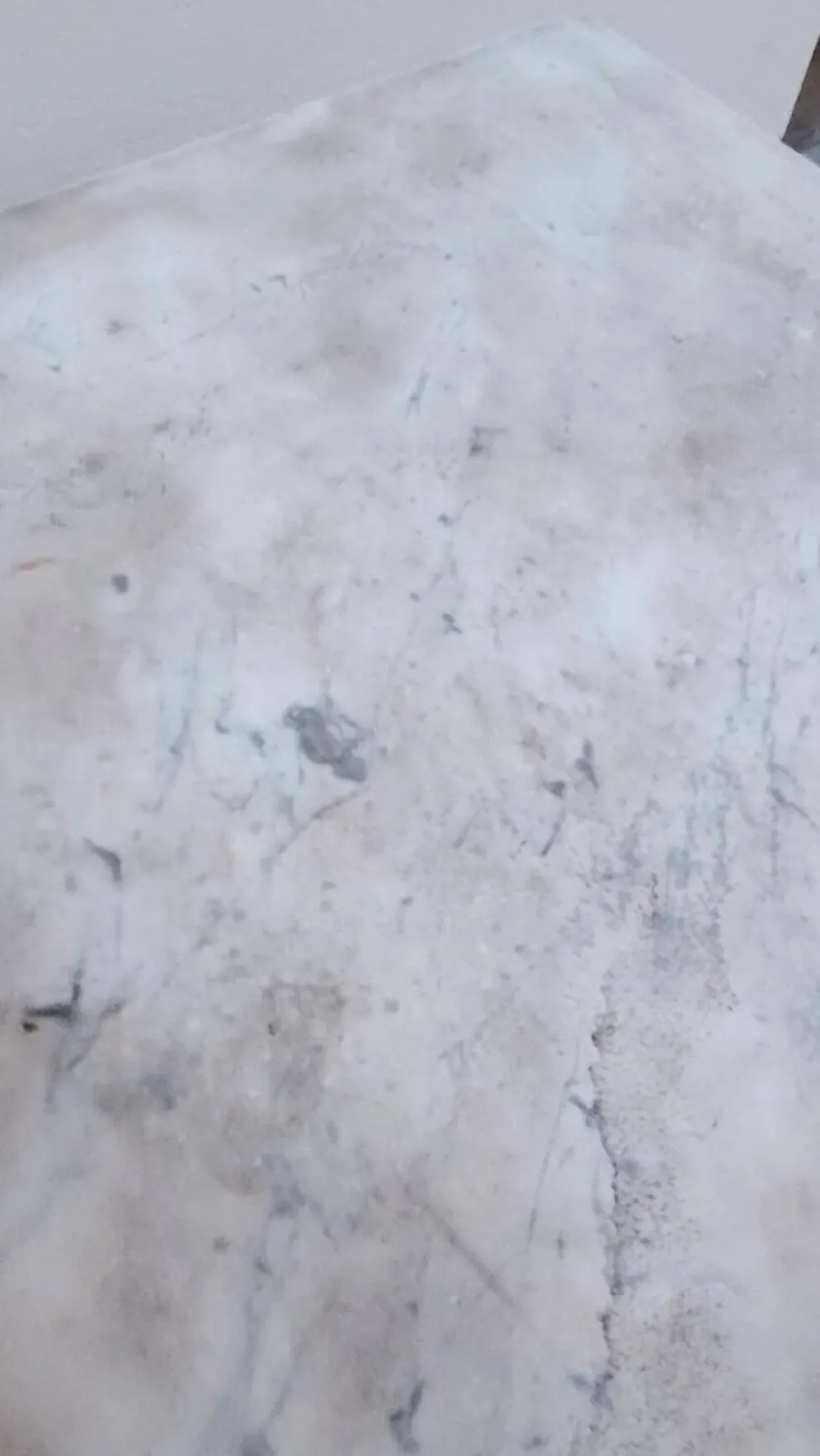 Table guéridon de bistrot en marbre et pattes de lions en fonte