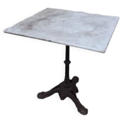 Table guéridon de bistrot en marbre et pattes de lions en fonte
