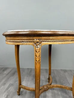 Table guéridon ovale en bois sculpté et marbre, style Louis XVI, XIX Siècle