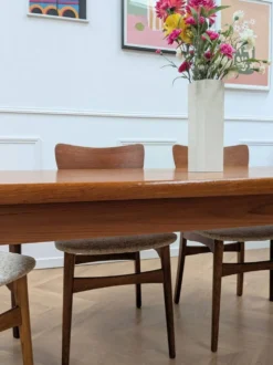 Table Henning Kjaernulf
