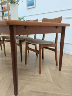 Table Henning Kjaernulf