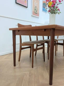 Table Henning Kjaernulf