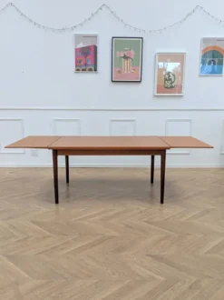 Table Henning Kjaernulf
