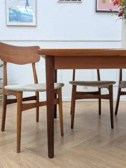 Table Henning Kjaernulf