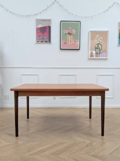 Table Henning Kjaernulf