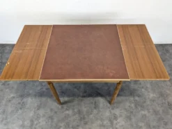Table à jeu années 60 style scandinave