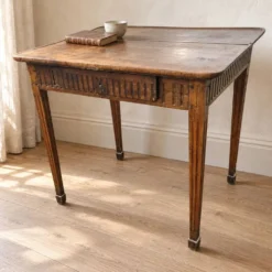 Table à jeux ancienne style Louis XVI en bois patiné