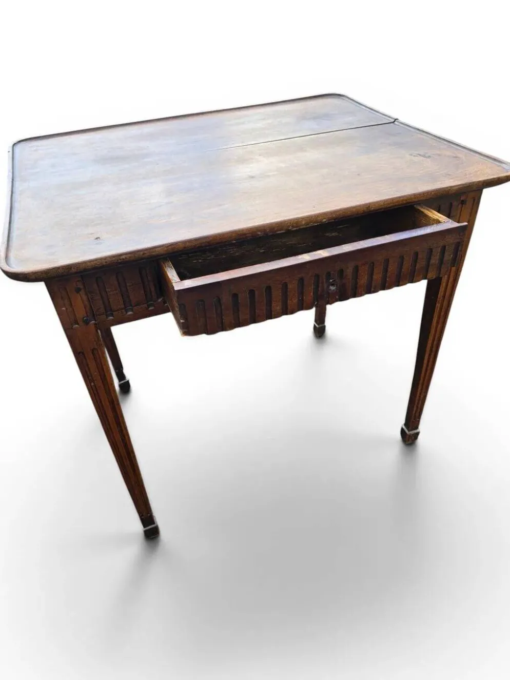 Table à jeux ancienne style Louis XVI en bois patiné