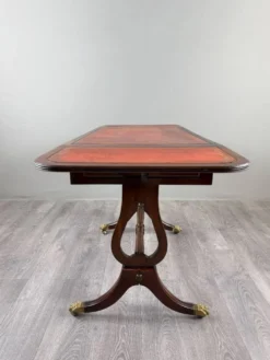 Table à jeux, bureau de style Empire en acajou, XIXe Siècle