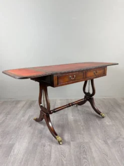 Table à jeux, bureau de style Empire en acajou, XIXe Siècle
