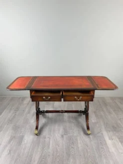 Table à jeux, bureau de style Empire en acajou, XIXe Siècle