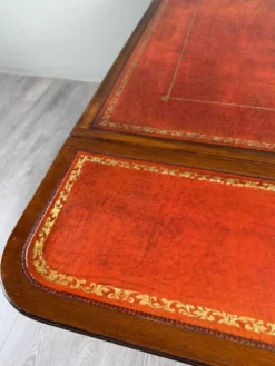 Table à jeux, bureau de style Empire en acajou, XIXe Siècle