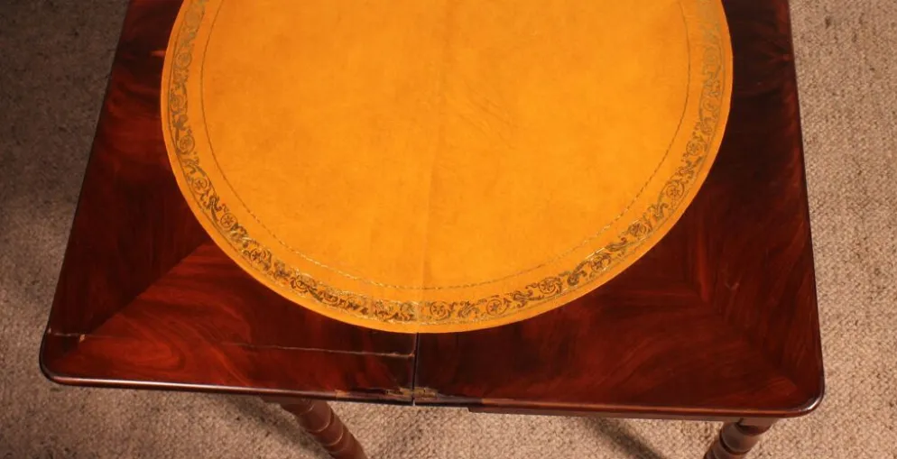 Table à jeux du 19° siècle en acajou