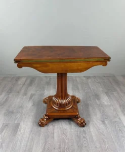 Table à jeux en acajou, XIXe siècle