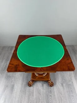 Table à jeux en acajou, XIXe siècle