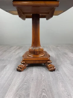 Table à jeux en acajou, XIXe siècle