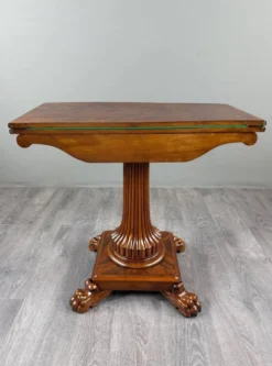 Table à jeux en acajou, XIXe siècle
