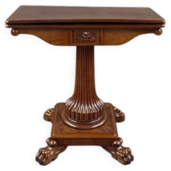 Table à jeux en acajou, XIXe siècle