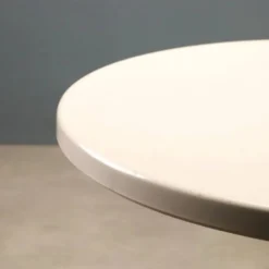 Table Kartell des années 1960