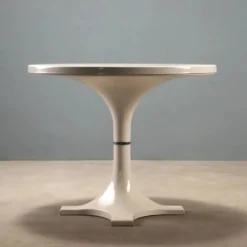 Table Kartell des années 1960