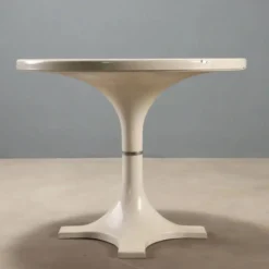 Table Kartell des années 1960