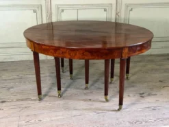 Table Louis XVI en acajou de Cuba, 9 pieds, environ 8m déployée, fin du XVIIIème siècle