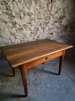 Table à manger ancienne française en noyer, table de ferme avec tiroir, vers 1900