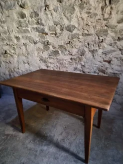 Table à manger ancienne française en noyer, table de ferme avec tiroir, vers 1900
