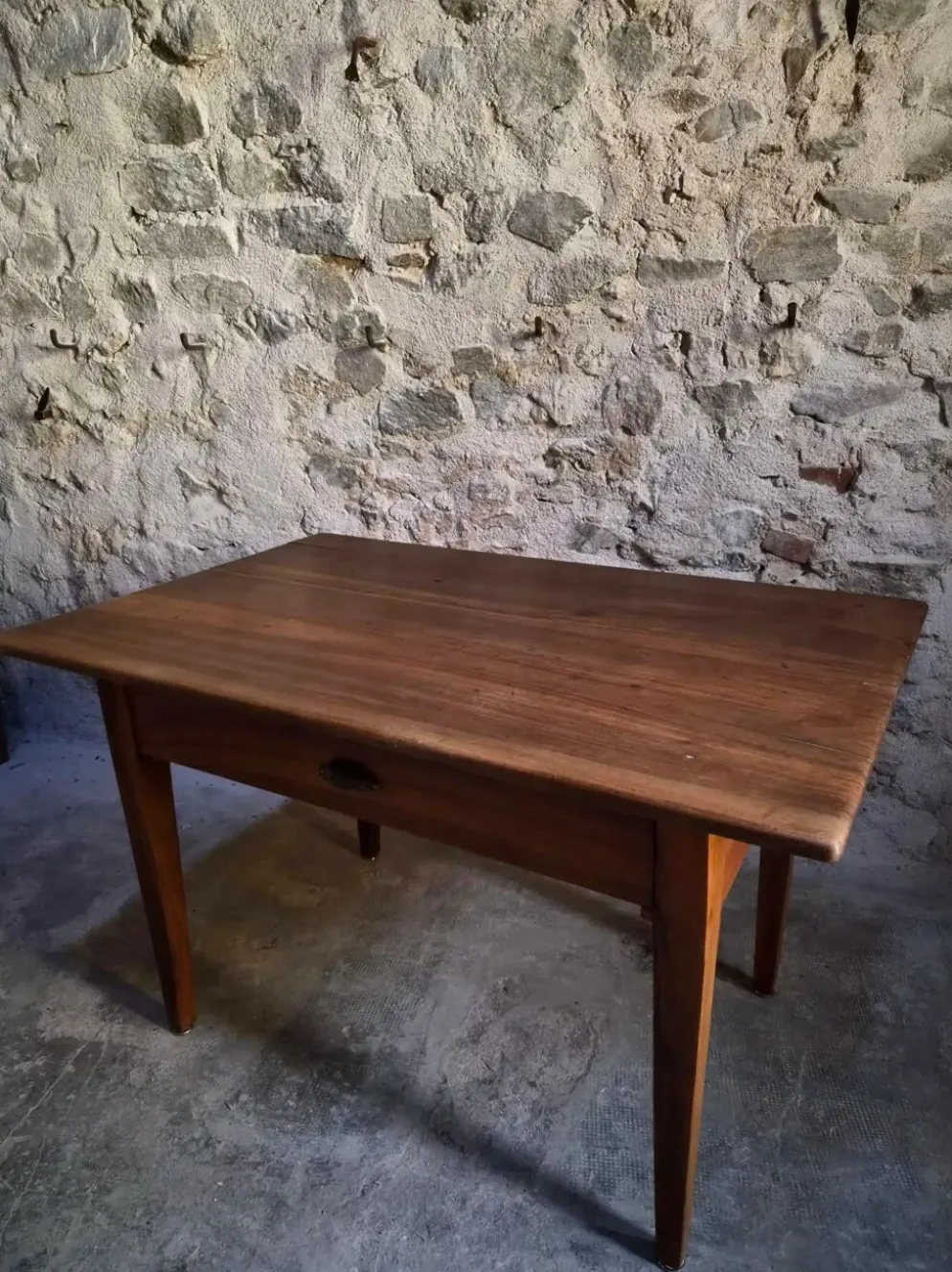 Table à manger ancienne française en noyer, table de ferme avec tiroir, vers 1900