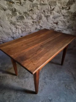 Table à manger ancienne française en noyer, table de ferme avec tiroir, vers 1900