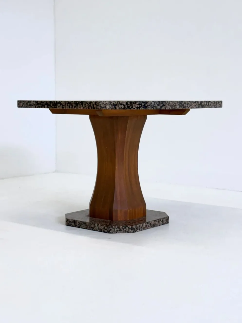 Table à manger Art Déco avec plateau en granit octogonal