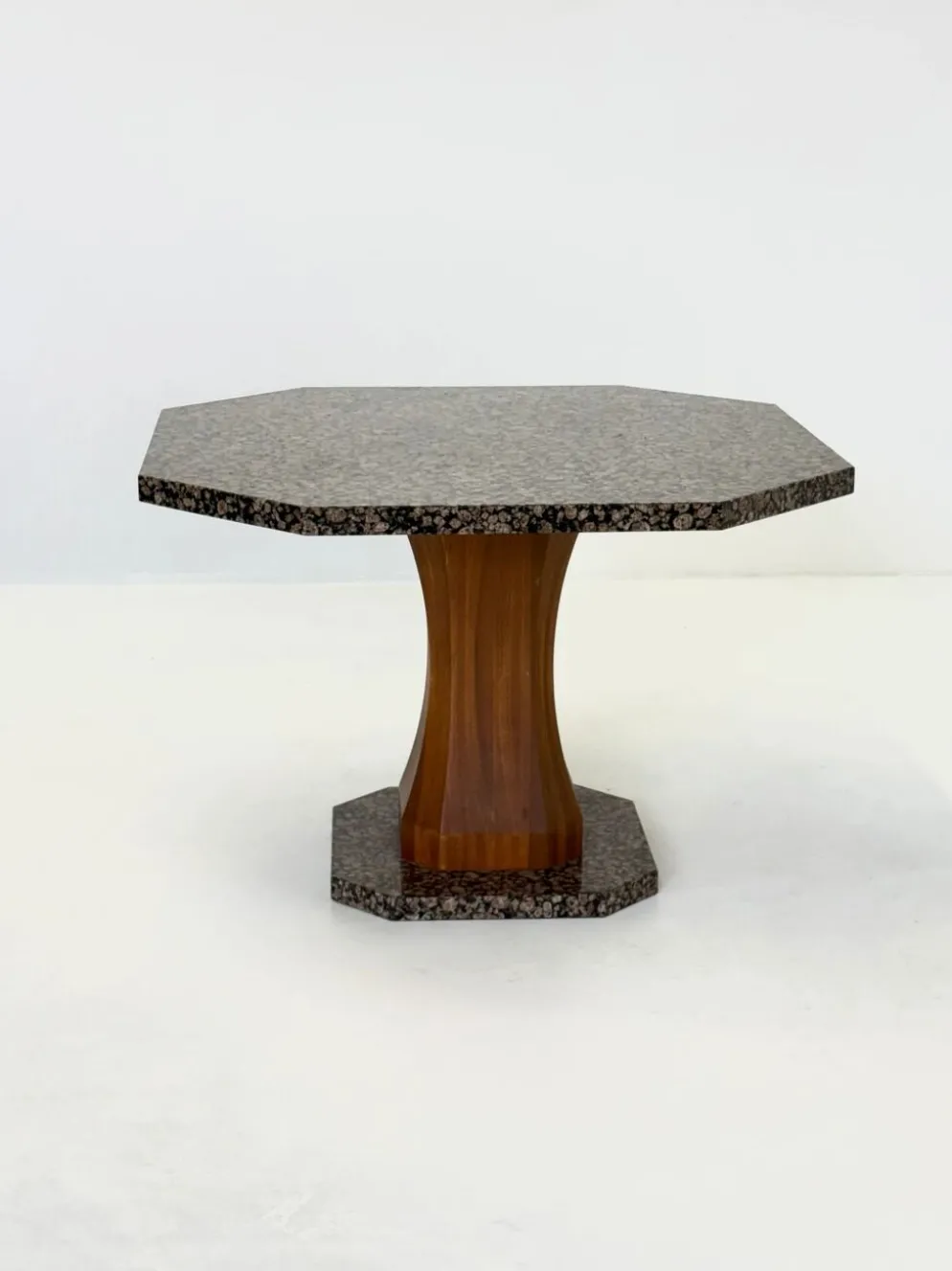 Table à manger Art Déco avec plateau en granit octogonal